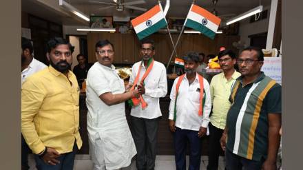 two pombhurna agricultural market committee directors joined bjp then returned to Congress within 24 hours