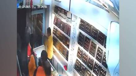 Palghar, jewellery shop, robbery, video,