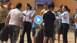 मुंबईकरांनो टिसीला हलक्यात घेऊ नका; विनातिकीट प्रवाशाला पळताना कसं पकडलं पाहा, VIDEO पाहून घाम फुटेल