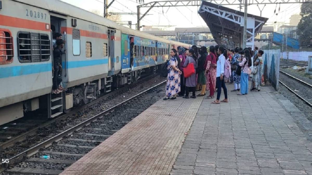 roof on platform 5 of dombivli station has been missing for one and hal years leaving women exposed to heat