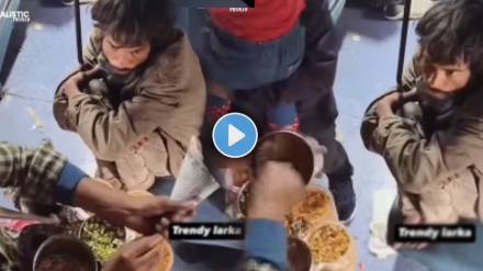 Passenger buy a Bhel for the beggar