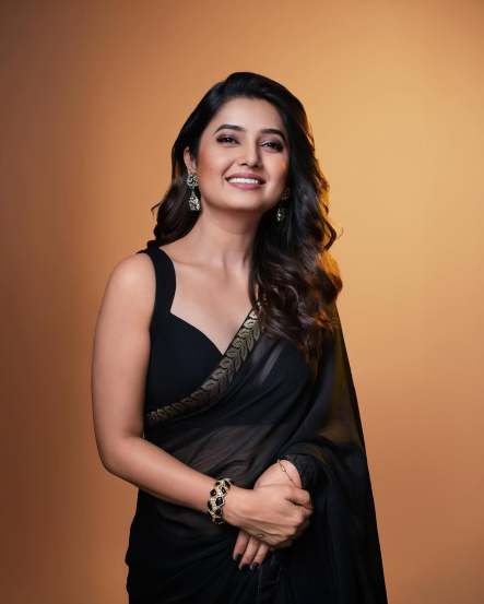 Prajakta Mali Red Floral Saree Look