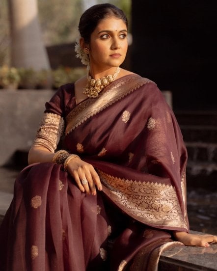 Rinku Rajguru Brown Banarasi Saree Look