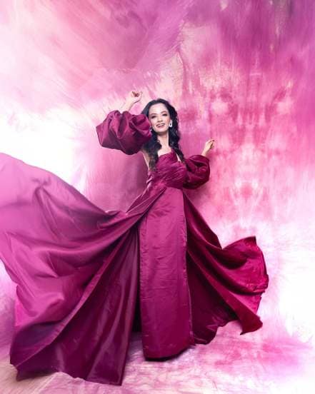 ketaki mategaonkar new photoshoot with mic (1)