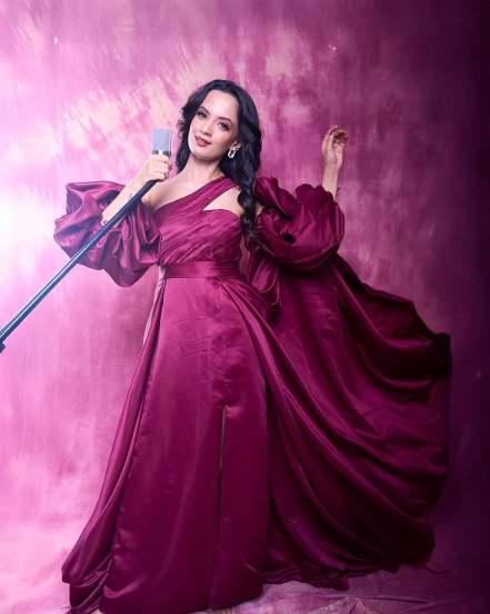ketaki mategaonkar new photoshoot with mic (1)