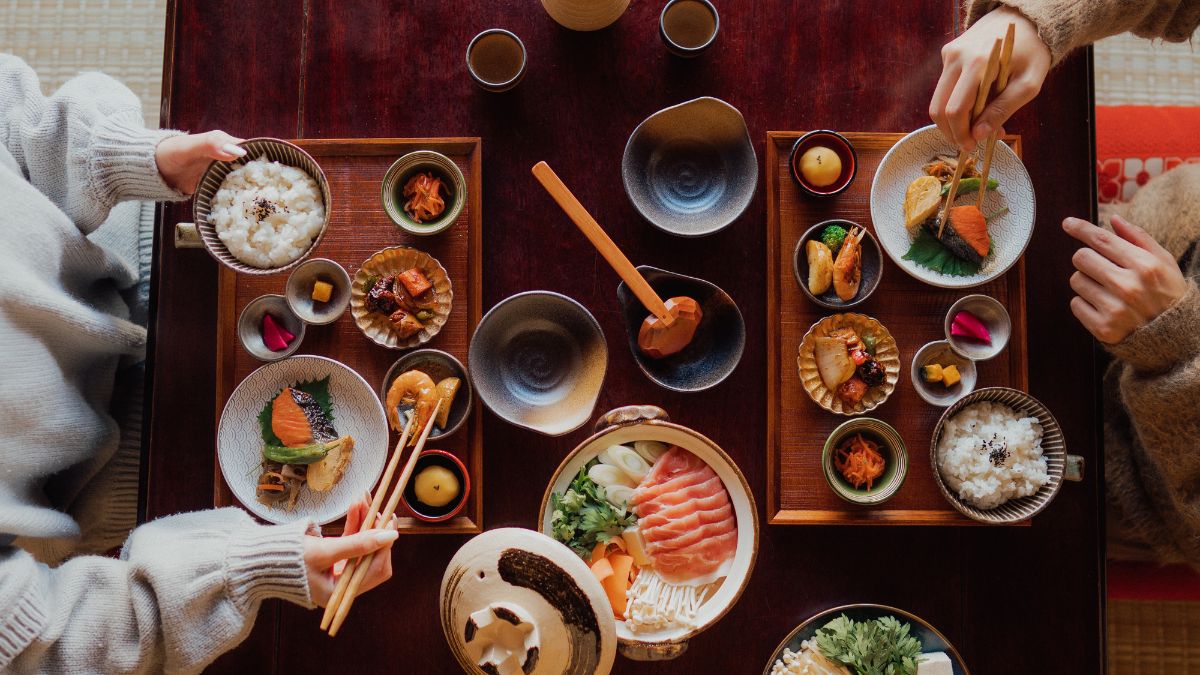 Delhi High Court ruling on mandatory service charges in restaurants