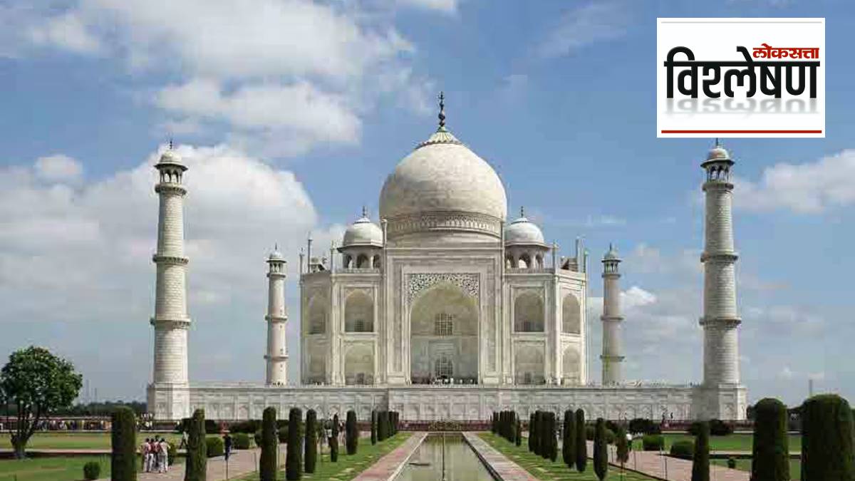 Taj Mahals golden finial