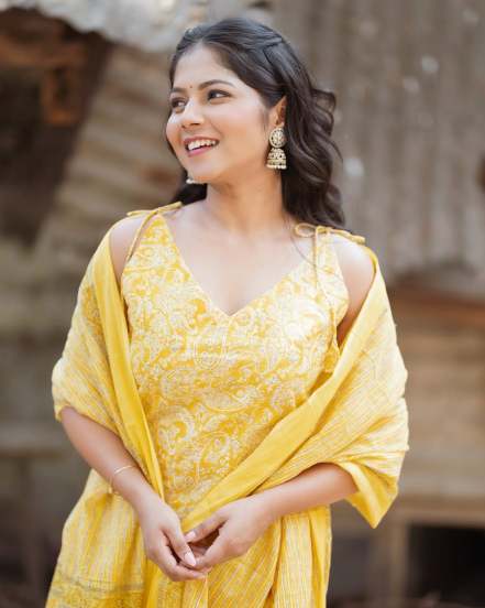 Vijaya Babar Yellow Dress Look