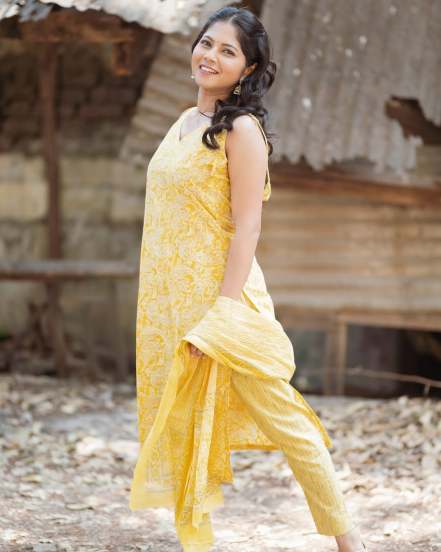 Vijaya Babar Yellow Dress Look