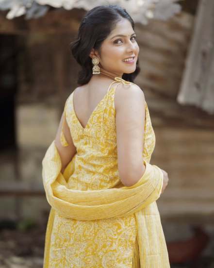 Vijaya Babar Yellow Dress Look
