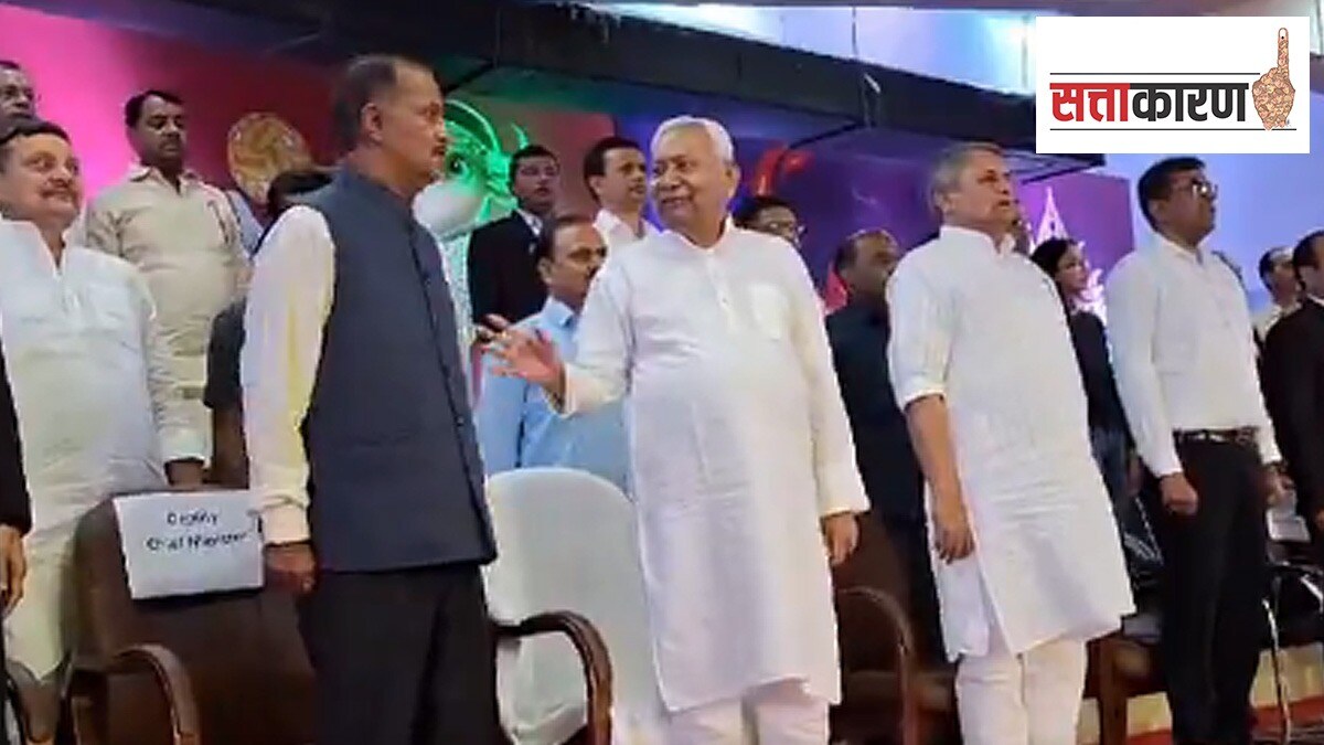 राष्ट्रगीत सुरू असताना नितीश कुमारांनी असं काय केलं… व्हिडीओ व्हायरल करत विरोधकांनी केलं लक्ष्य