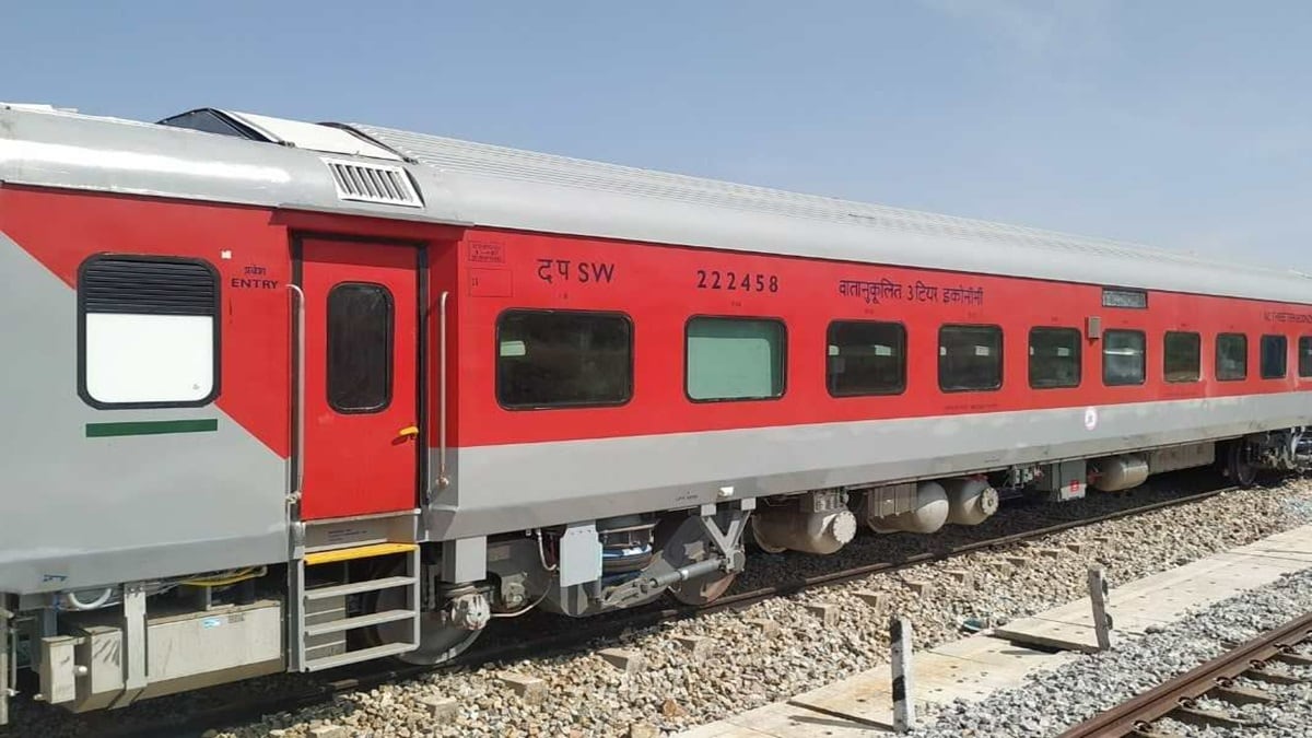 Maharashtra Express, Gondia , Train , Passenger ,