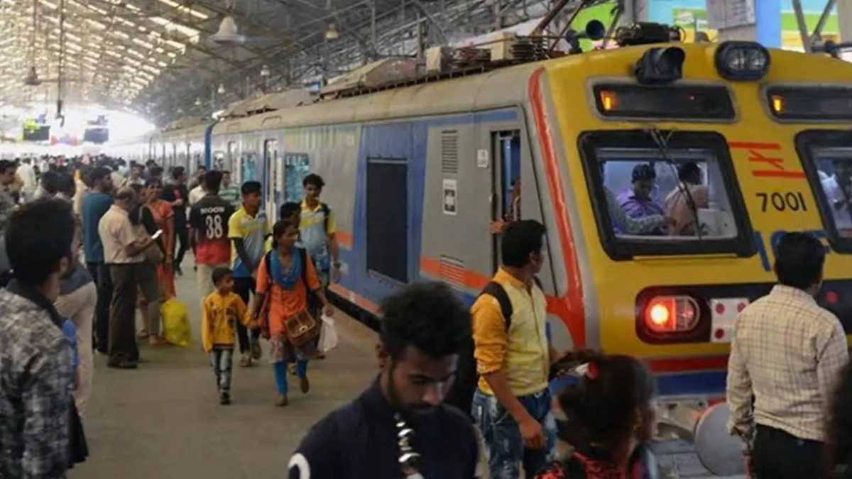 central railway whatsapp complaint for ticketless commuters in ac local