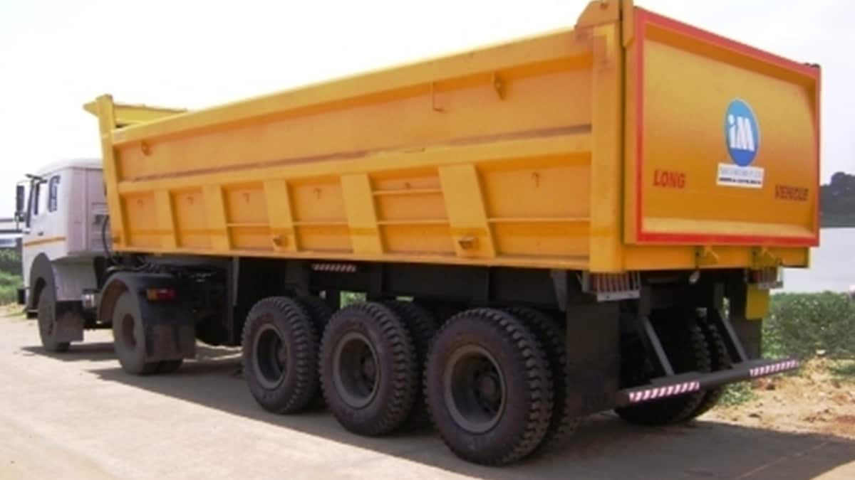 Laxmi road heavy truck loksatta news