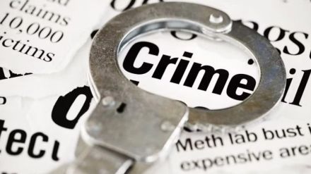thief stole womans mangalsutra husband chased and was attacked with stone