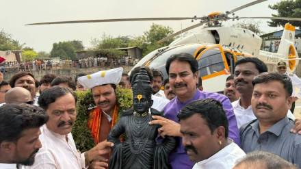 Chief Minister Devendra Fadnavis had a darshan of Lakshmi Narasimha indapur news pune print news