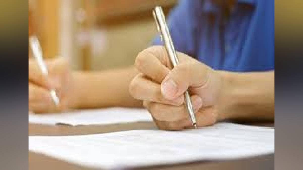 bhandara principal and teacher were arrested for making the 10th paper viral