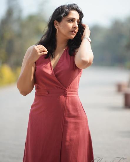 Aai kuthe kay karte fame madhurani prabhulkar Western look viral