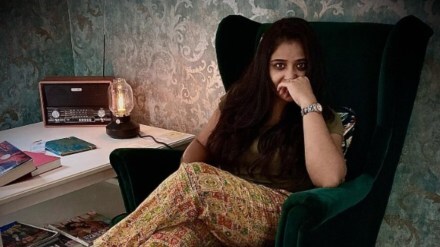 marathi actress neha shotole as writer in devmanus movie