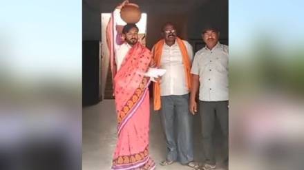 Upasarpanch Pawan Khawas agitation due to water shortage in Paraswada and six adjacent villages in Tumsar taluka