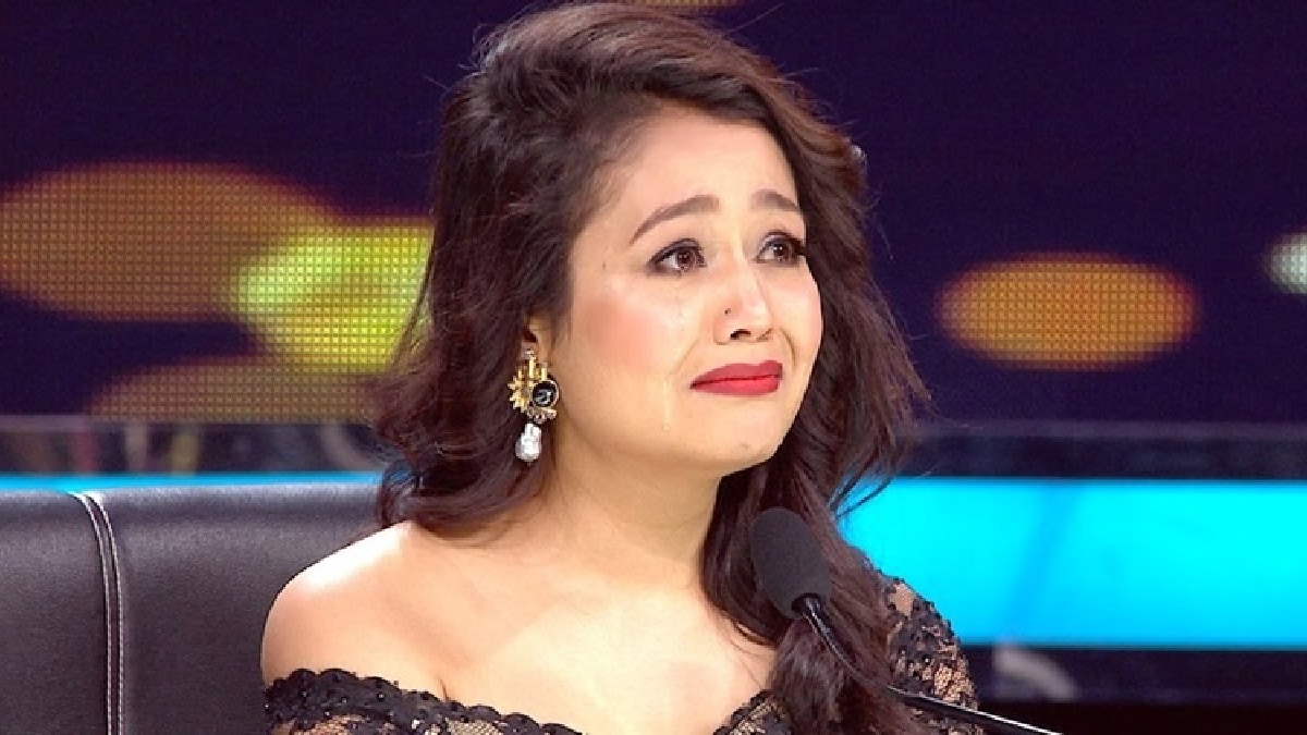 neha kakkar cried and apologized after arriving 3 hours late in melbourne show video viral on social media