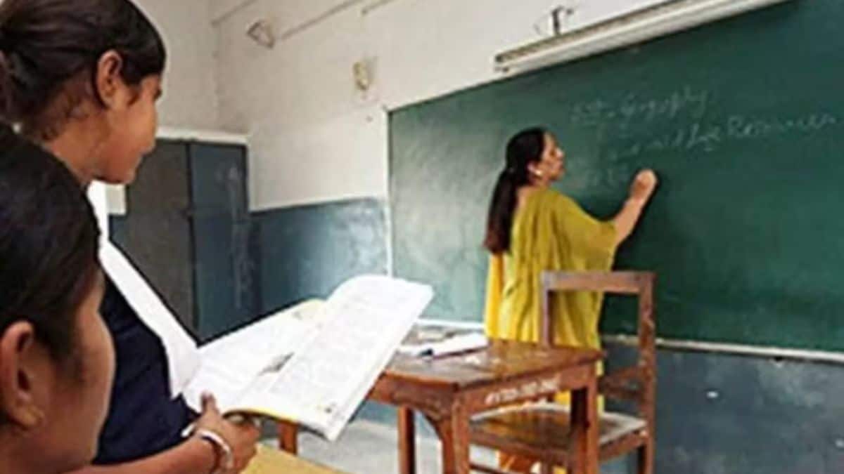 Hourly system should be stopped and wages should be implemented says Raosaheb Patil