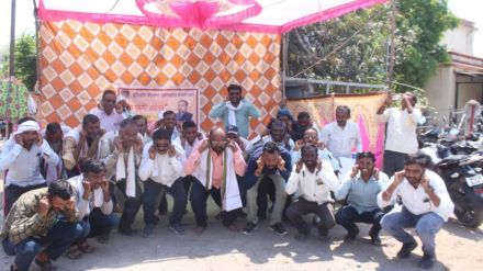 Unemployed project victims staged strong protest in Akola