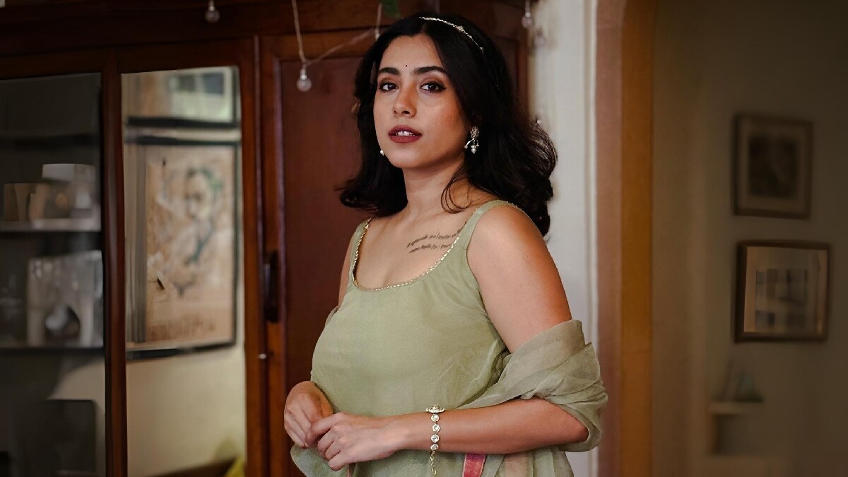 sakhi gkhale shared special post on social media about her and suvrat joshi varvarche vadhuvar play