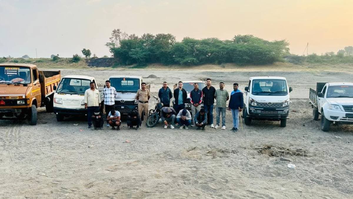 Vehicles and sand deposits worth Rs 1 25 crore seized by police in Ahilyanagar 28 people arrested