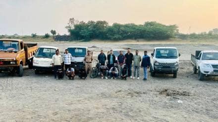 Vehicles and sand deposits worth Rs 1 25 crore seized by police in Ahilyanagar 28 people arrested