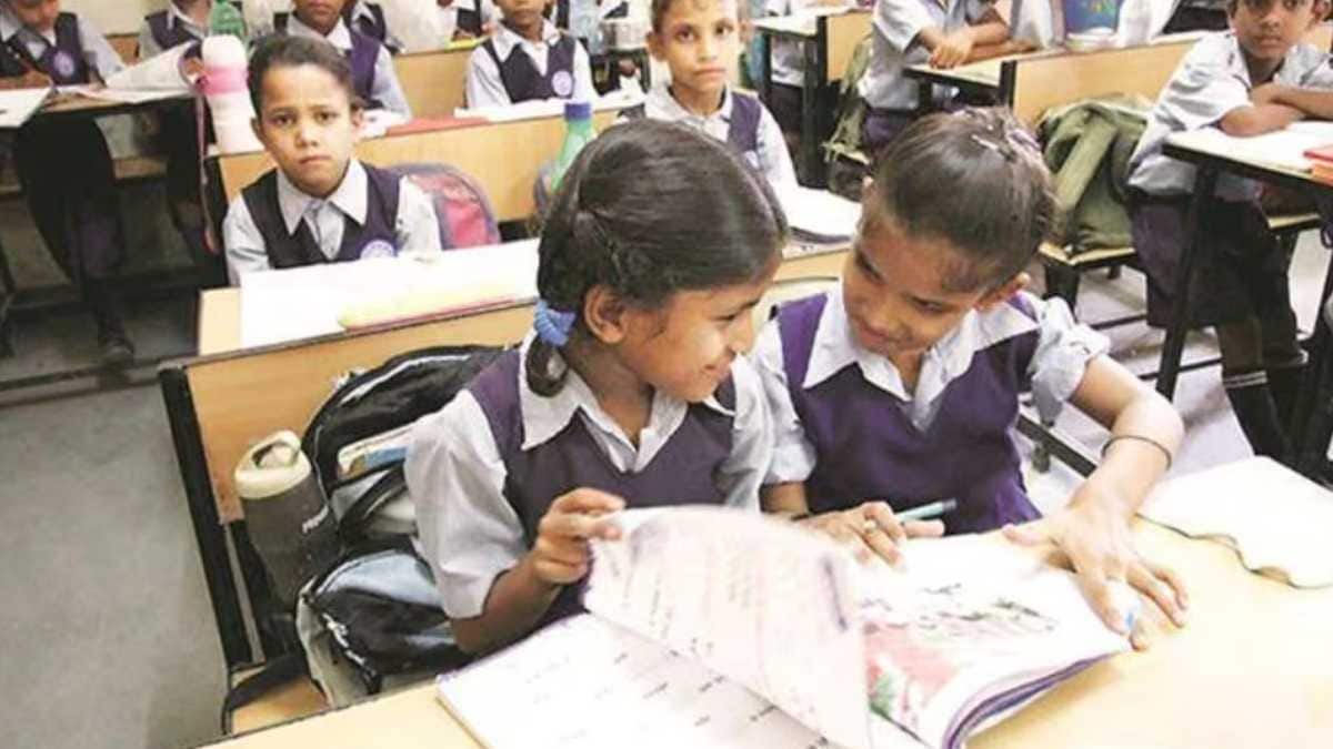 primary education for girls in Maharashtra