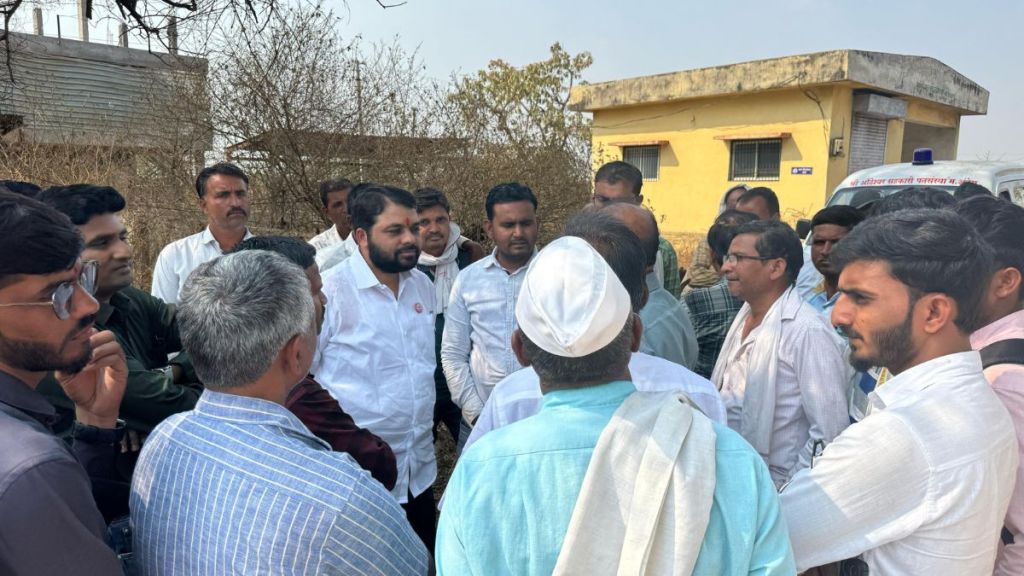 Kailash Nagares body handed over to relatives Angry farmers camp tension in Shivni