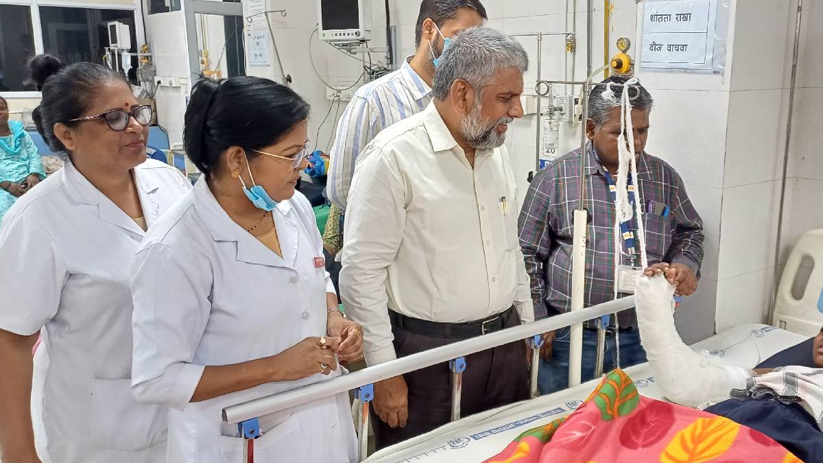Risky surgery on a young boy with broken wrist and elbow bones successful at Thane District Hospital