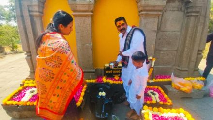 Vajralep on tomb of Maharani Tarabai