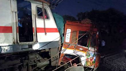 Mumbai Amravati Express hits goods train that broke through closed gate and entered railway track Jalgaon news