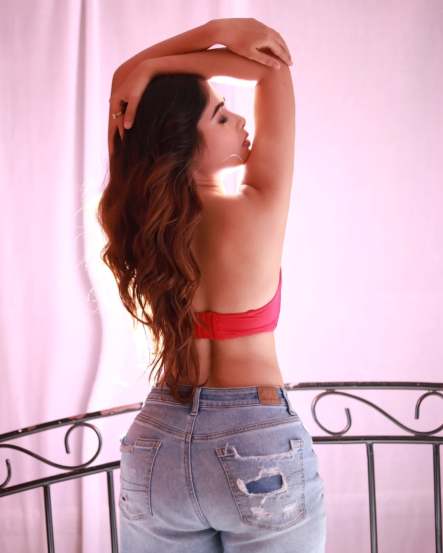 Akshaya Hindalkar Bold Look