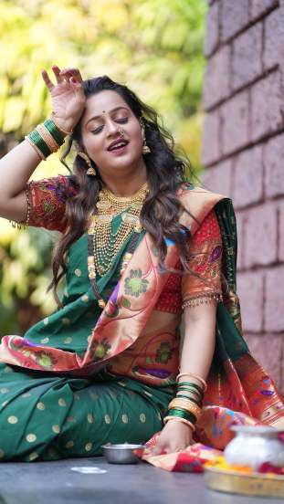 Amruta Bane Paithani Saree Premachi Goshta