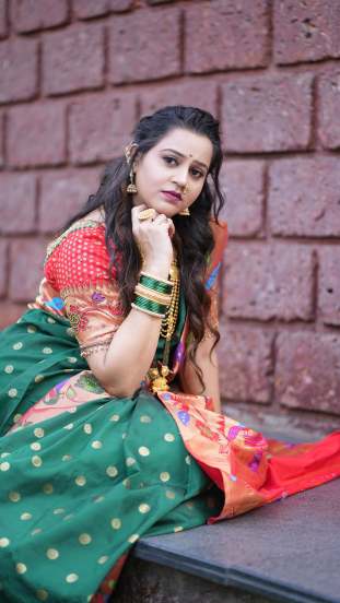 Amruta Bane Paithani Saree Premachi Goshta