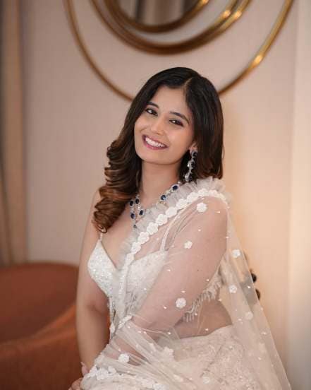 Anushka Pimputkar White Lehenga Bold Look