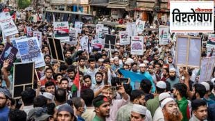 Bangladeshis attacking Bata Pizza Hut KFC
