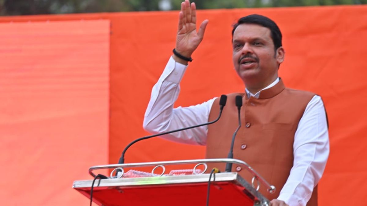 Chief Minister Devendra Fadnavis recited Shiv Tandav Stotra