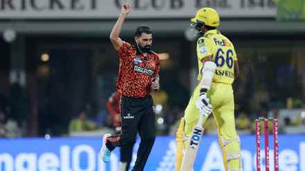 Mohammed Shami Becomes First Bowler who Took First Ball wicket 4 times in IPL CSK vs SRH
