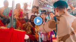 दिल्ली मेट्रोत महिलांनी टाळ, ढोलकीसह सुरू केलं कीर्तन, CISF जवान येताचं केलं असं काही की…; पाहा VIDEO