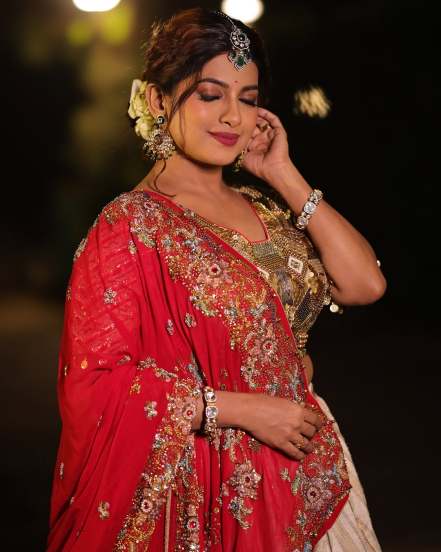 Dhanashri Kadgaonkar Lehenga Look Photoshoot