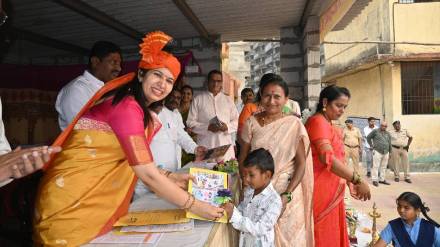 students admission Kalyan Dombivli Municipal Schools Chaitra Padwa Commissioner Dr. Indurani Jakhar welcomes the children