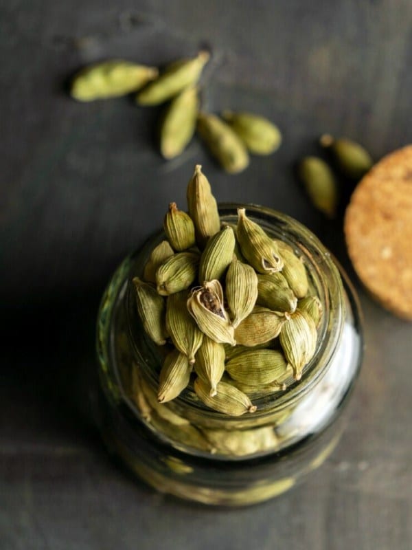 Eating Cardamom After Dinner Health Benefits