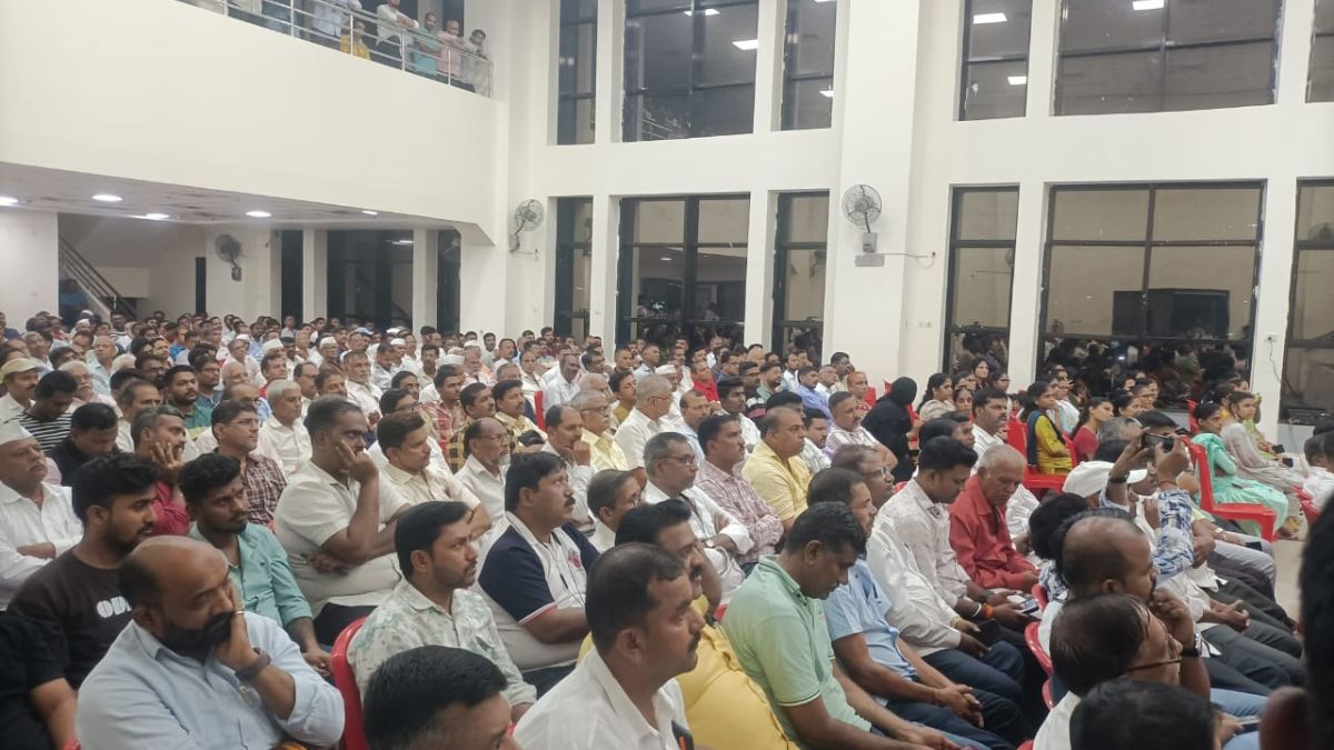 Residents aggressive against municipal notices Elgar Sabha of Mathadi residents in Koparkhairane
