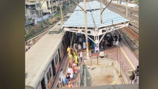 Escalator work at Dombivli railway station stalled