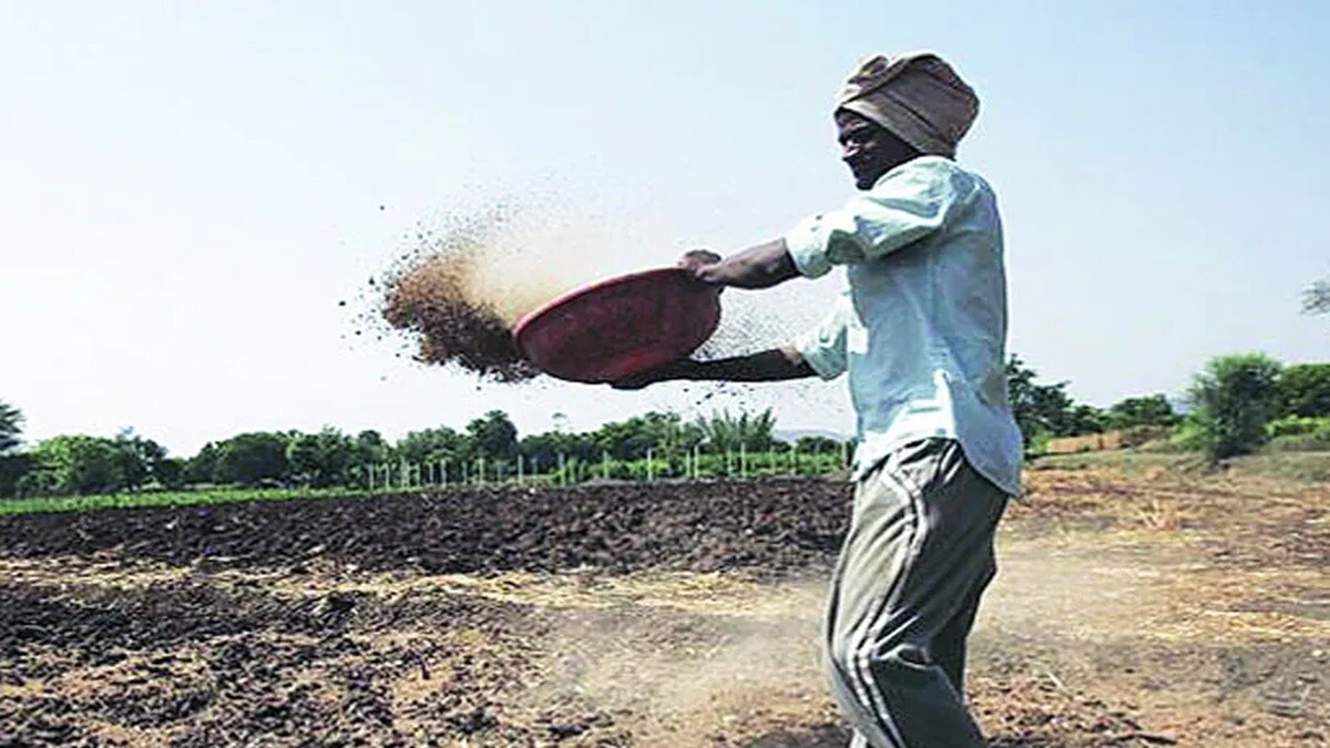 Farmers housing beneficiaries and government construction workers in state will get silt soil mud and stones free of cost
