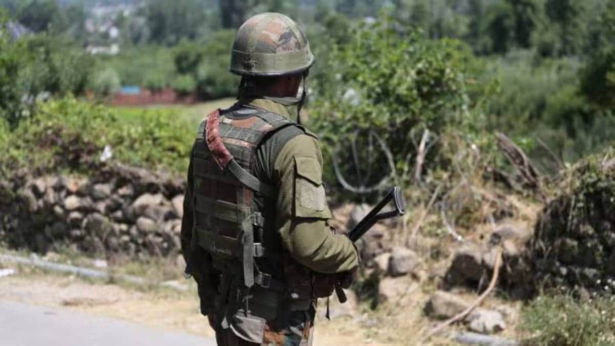 Pakistan violates ceasefire